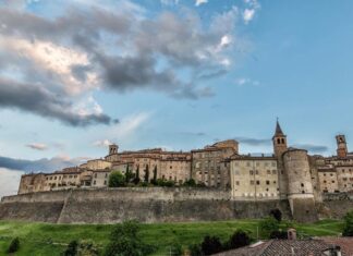 Camera di Commercio ospita la Conferenza Stampa di presentazione della Mostra-mercato dell’antiquariato di Anghiari