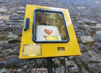 Un defibrillatore collocato all’ingresso della Fortezza Medicea