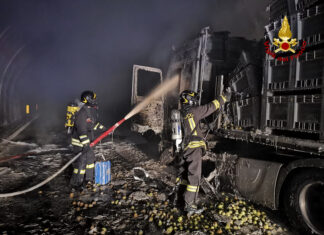 E45: autoarticolato prende fuoco in galleria, pronto intervento dei vigili del fuoco