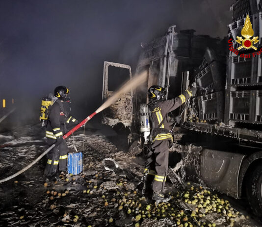 E45: autoarticolato prende fuoco in galleria, pronto intervento dei vigili del fuoco