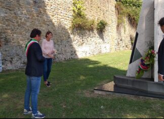 Deposto mazzo di fiori in ricordo dell’11 settembre 2001 e di tutte le vittime della violenza e del terrorismo.