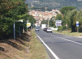 Giovani fratelli castiglionesi ripuliscono i fossi, plauso dell’amministrazione comunale