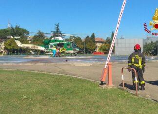 Ciclista cade nel bosco, recuperato da i vigili del fuoco