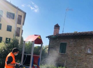 Parchi, comune sanifica le attrezzature ludiche