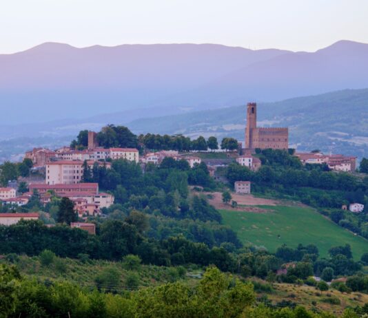 La chiesa e gli enti istituzionali uniti nella realizzazione della “Via di Francesco”: al Santuario di Chiusi della Verna illustrato il progetto. Presente anche il vescovo Andrea Migliavacca