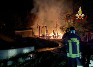 Prende fuoco un annesso agricolo a Foiano, nessun ferito