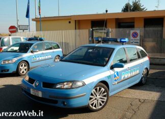 Viaggiavano con 215mila euro in contanti nascosti nell’auto, due ucraini denunciati dalla Polizia Stradale di Arezzo