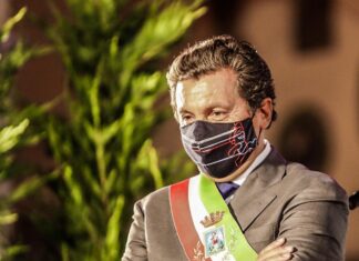 Toscana in zona rossa e Agnelli firma un’ordinanza che vieta “CENTRI CULTURALI, AI CENTRI SOCIALI E AI CENTRI RICREATIVI DI EFFETTUARE LA RISTORAZIONE CON CONSEGNA A DOMICILIO, LA RISTORAZIONE E LA SOMMINISTRAZIONE CON ASPORTO, NONCHÉ IL DIVIETO DI CONSUMAZIONE SUL POSTO O NELLE ADIACENZE”