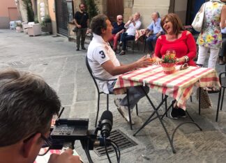 La storia di Giuliana e del figlio JulieAnn che trovano casa a Castiglion Fiorentino raccontata dalla serie televisiva “House Hunters International”, rete televisiva americana HGTV, seguita da oltre 25 milioni di telespettatori e visibile anche in Australia e Regno Unito