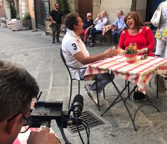 La storia di Giuliana e del figlio JulieAnn che trovano casa a Castiglion Fiorentino raccontata dalla serie televisiva “House Hunters International”, rete televisiva americana HGTV, seguita da oltre 25 milioni di telespettatori e visibile anche in Australia e Regno Unito