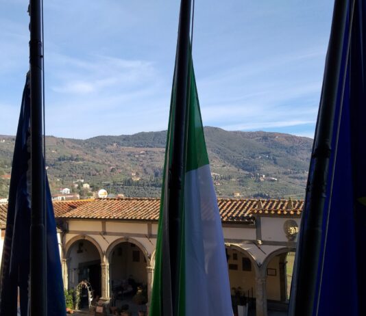 Bandiere a mezz’asta nel “Giorno della Memoria”