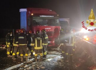 Incidente tra due autoarticolati sulla E45, l’intervento dei vigili del fuoco