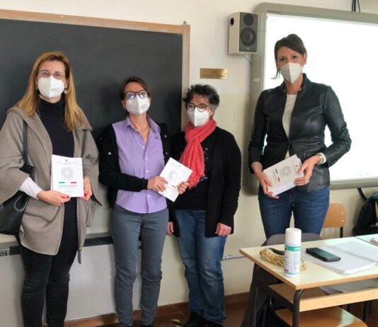 Nella “Settimana Civica” consegnate copie della Costituzione agli studenti delle classi terze della scuola “Dante Alighieri”