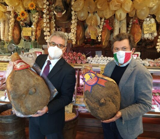 Parte la sfida del “Prosciutto” tra il comune di Norcia e quello di Castiglion Fiorentino