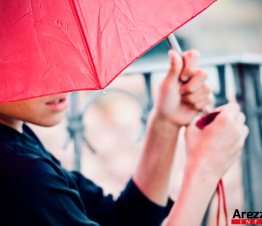 Pioggia e temporali forti, codice giallo martedì 11 maggio in tutta la Toscana occidentale