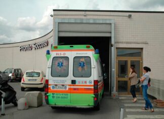 Scontro frontale fra tre auto, tre persone in codice giallo ad Arezzo e Siena