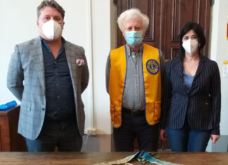 Per la Festa della Repubblica, 2 Giugno, viene riconsegnata al Comune di Castiglion Fiorentino il tricolore dell’Associazione Nazionale Invalidi e Mutilati di Guerra ex sezione di Castiglion Fiorentino restaurata su iniziativa di Lions Club Cortona Valdichiana Host.