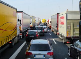 Incidente in A1 fra Valdichiana e Chiusi coinvolte quattro auto e un camion, sei le persone ferite