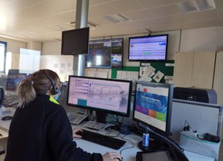 Perde il controllo dell’auto e finisce contro un albero, 29enne in codice giallo a Siena