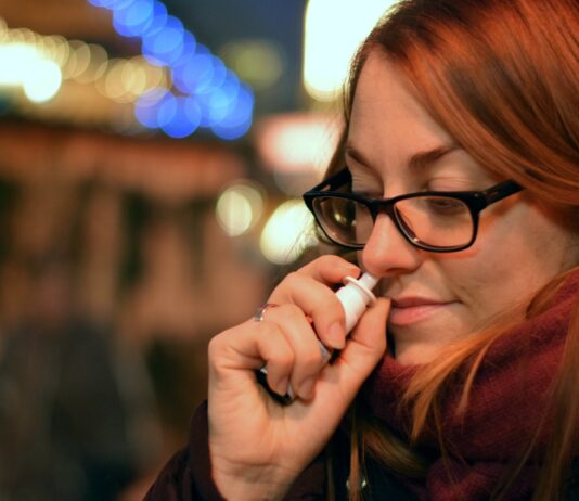 Uno spray nasale contro il Covid? Risultati incoraggianti da una sperimentazione