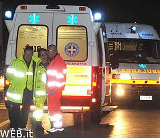 Scontro tra auto e moto: grave un 22enne