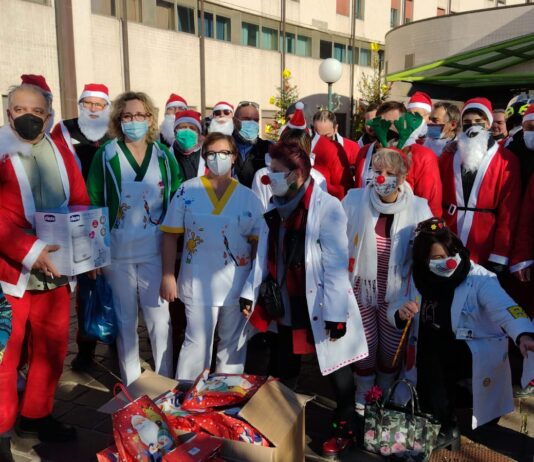 I Babbi Natale in moto portano doni ai bambini in ospedale. Una domenica speciale per i piccoli della pediatria