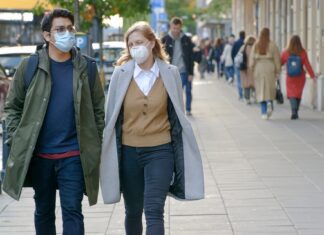 Omicron e il giorno della marmotta: nuova variante, ritorno al passato