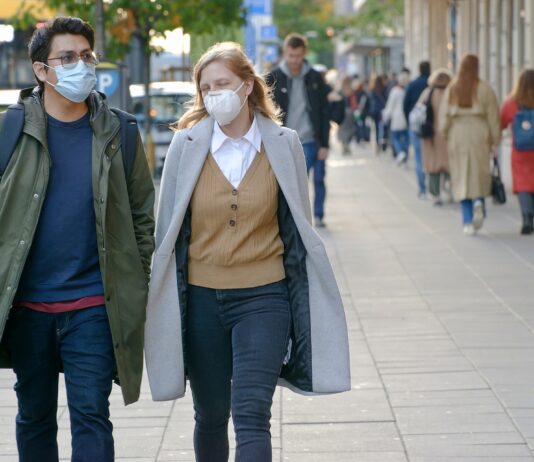 Omicron e il giorno della marmotta: nuova variante, ritorno al passato