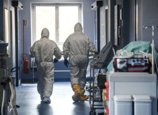 Covid in Italia, da ieri 189mila casi e 231 decessi: tasso positività risale al 17,3%