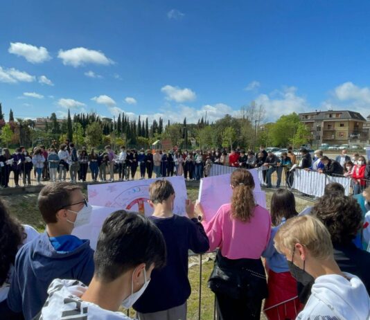 Cortona per la pace, la manifestazione degli studenti a Camucia