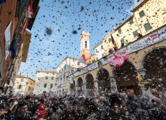 Foiano della Chiana: la scommessa vinta di un Carnevale sotto il sole di giugno