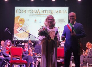 Premio Cortonantiquaria ad Elisabetta Belloni, De Piscopo fa ancora uno show