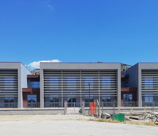 Nuova scuola a Camucia: dopo il contenzioso lezioni regolari nel plesso di via Zampagni