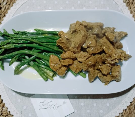 Filettino di maiale marinato nella birra e spezie con asparagi croccanti