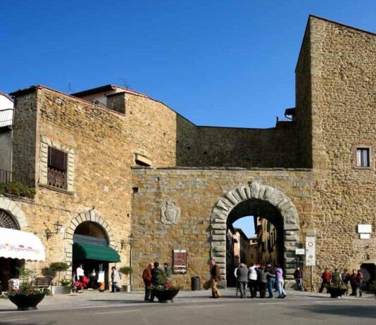 “Non abbassiamo la guardia sui diritti!”: Sinistra Italiana Toscana sulla presunta aggressione omofoba a Castiglion Fiorentino