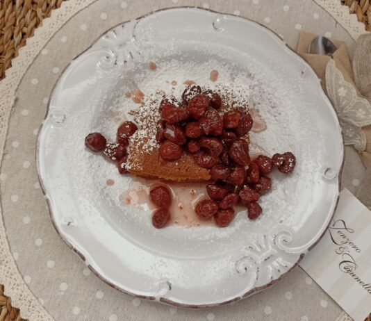 Crema cotta golosa e fragoline sciroppate