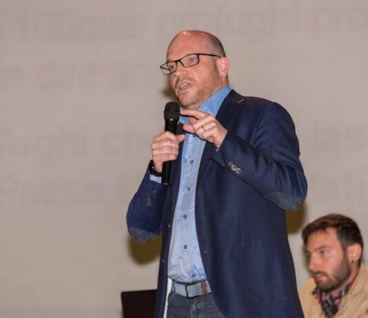 Giorgi critica l’elezione di Fontana alla Camera: “Mi sentii offeso dai feti esibiti a Verona”