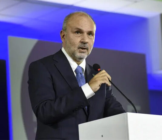 Stop alle mascherine in ospedale? Il ministro Schillaci: “Ci stiamo lavorando”