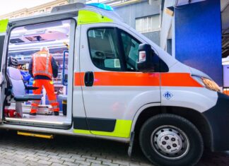 Scontro frontale fra due auto a Castiglion Fiorentino, 5 persone ferite