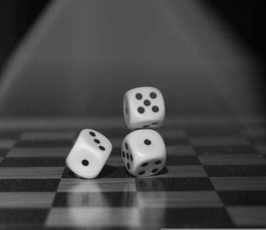 Comprendere i vaccini mRNA contro il Covid-19: stiamo giocando a dadi sperando che esca il 6?