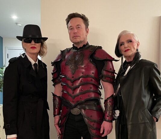 Halloween with Mom per il SuperEroe Elon Musk