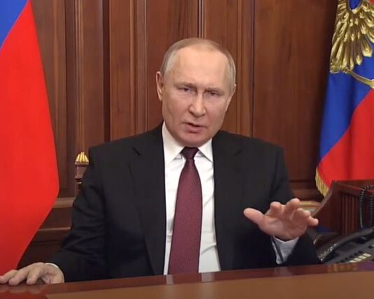 Missili sulla Polonia, ci sono vittime. Mosca: “Non siamo stati noi”. Varsavia indaga sull’origine