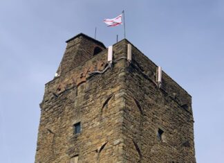 Festa della Toscana: sulla Torre del Cassero esposta la bandiera della Toscana