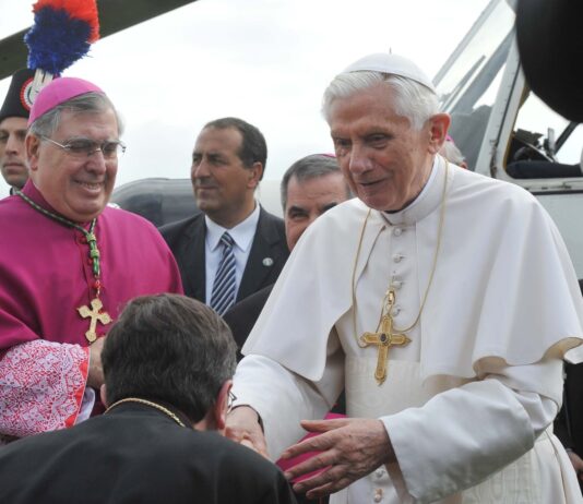 Quando Papa Benedetto XVI celebrò la Santa Messa al prato di Arezzo