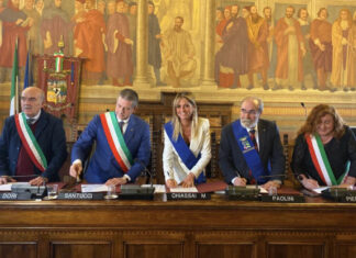 Una firma storica in Sala dei Grandi della Provincia di Arezzo per la Strada della Luna
