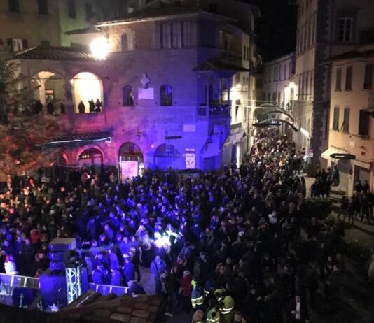 Capodanno a Cortona: cena di gala, discoteca in piazza, colazione al museo e concerto