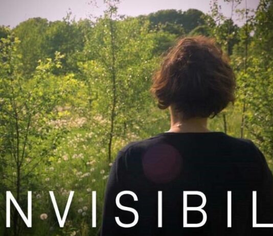 Invisibili, il documentario sulle reazioni avverse che non piace a Matteo Bassetti – VIDEO