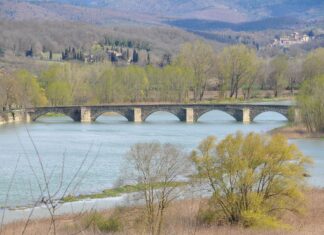 Ponte Buriano set per un giorno. Al via le riprese di “The Decameron”