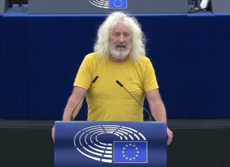 Mick Wallace: “470 europarlamentari hanno votato no alla mozione per dire stop alla guerra in Ucraina”
