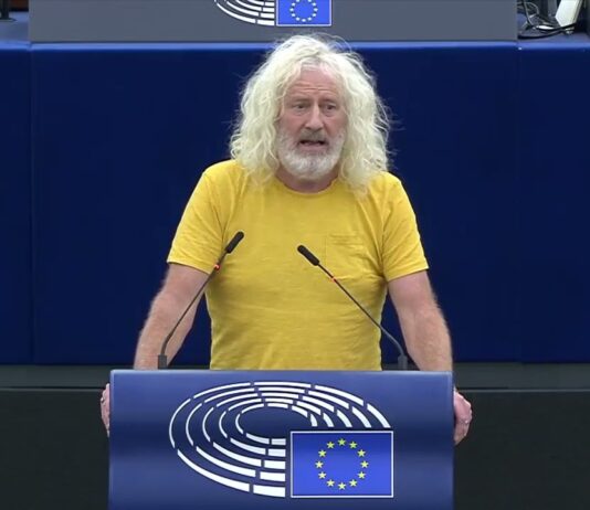 Mick Wallace: “470 europarlamentari hanno votato no alla mozione per dire stop alla guerra in Ucraina”